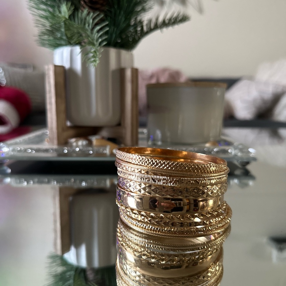 Elegant Gold-Tone Women's Bangle Set